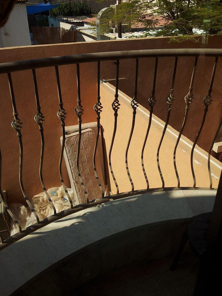 Faulty Towers Hotel Eilat Eksteriør billede
