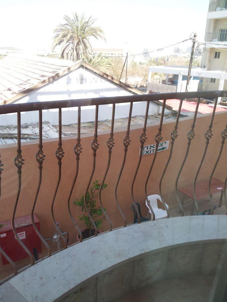 Faulty Towers Hotel Eilat Eksteriør billede