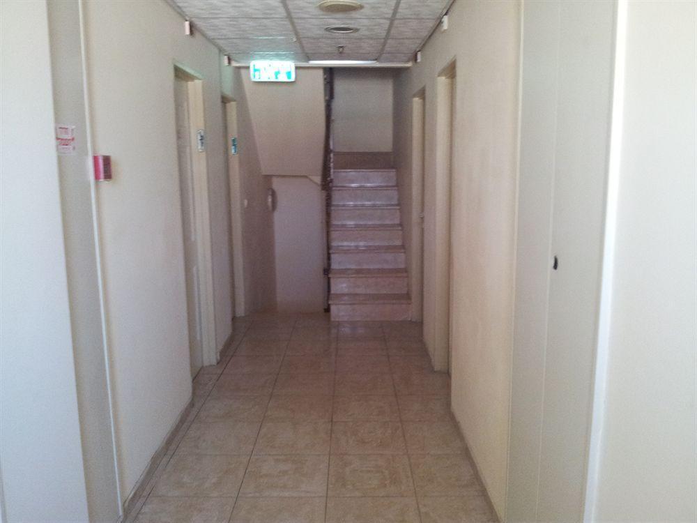 Faulty Towers Hotel Eilat Eksteriør billede