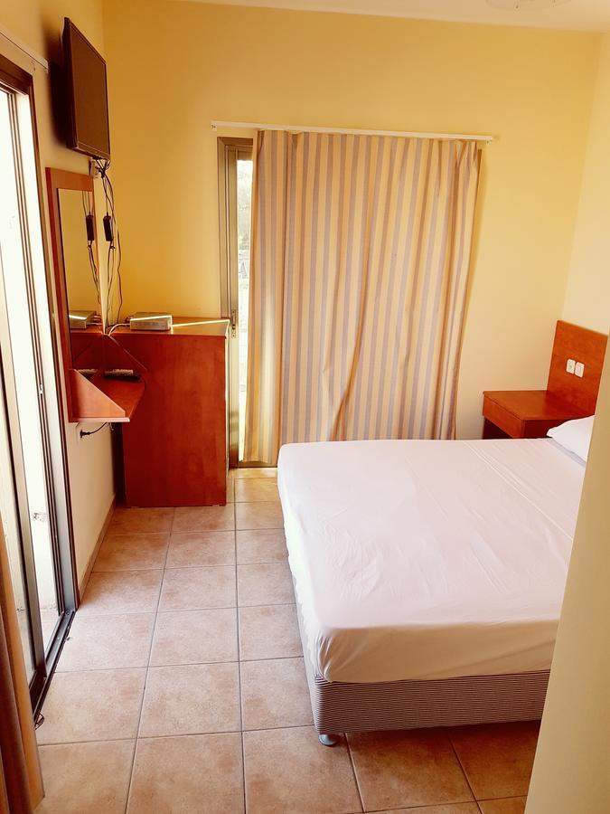 Faulty Towers Hotel Eilat Eksteriør billede